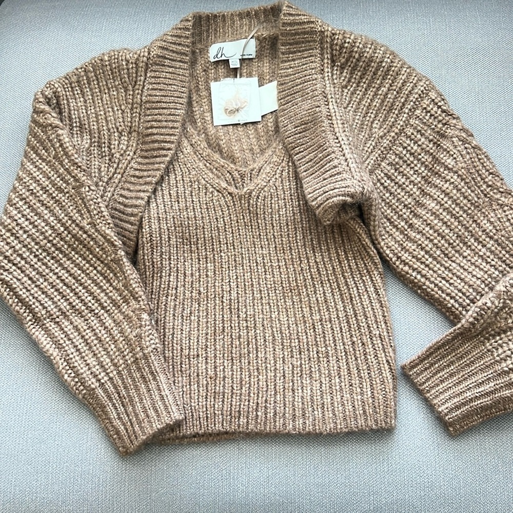dh New York Rue Sweater Tank Crop Shrug/Cardigan